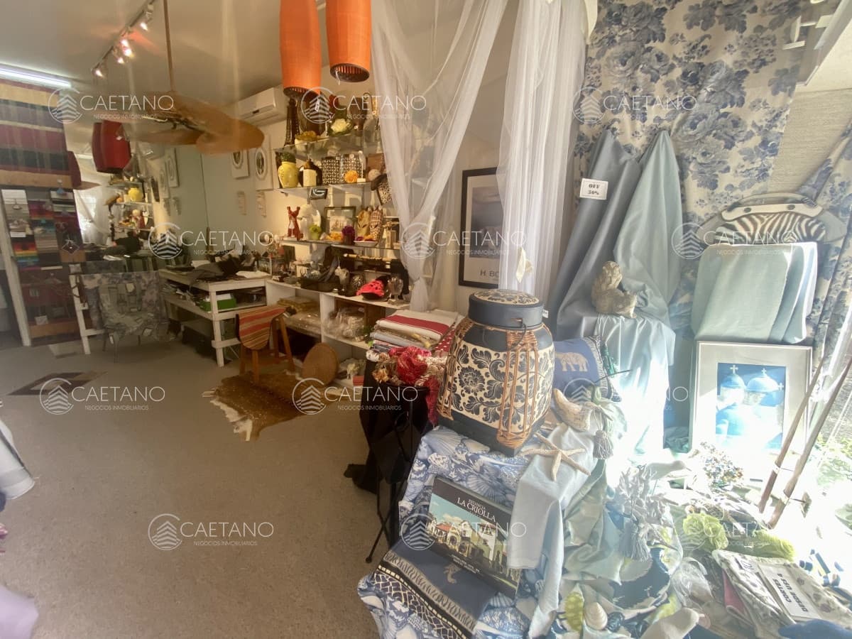 Venta local comercial sobre Gorlero Punta del Este