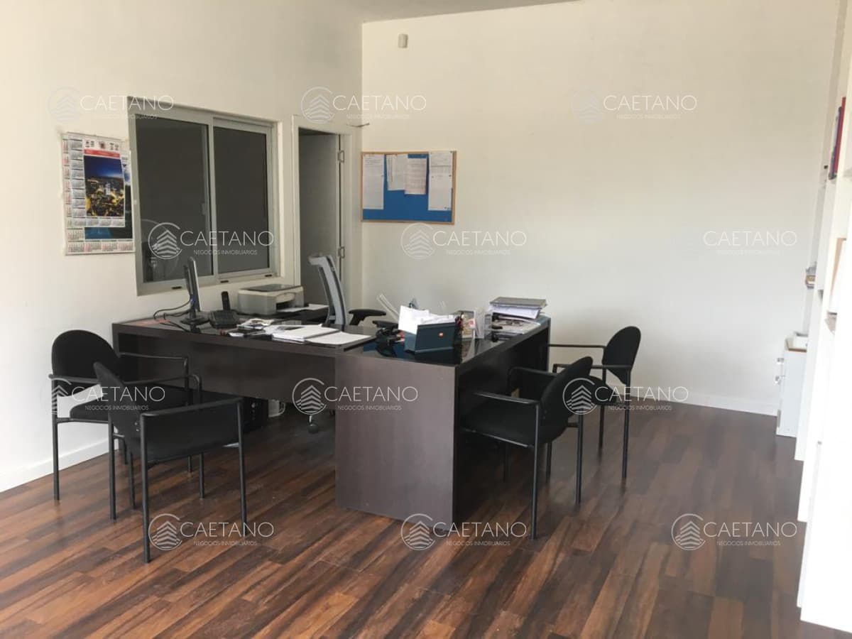 Excelente galpon con oficinas, 600 m2, en Maldonado.