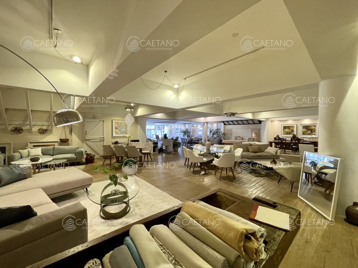 Hermoso local en Punta del Este