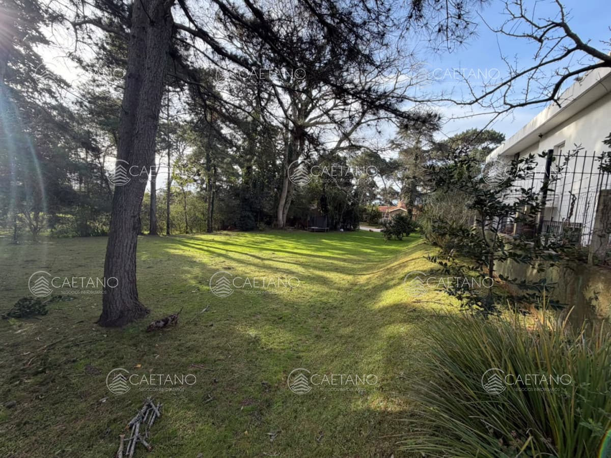 Venta terreno Jardines de Cordoba. Punta del Este.