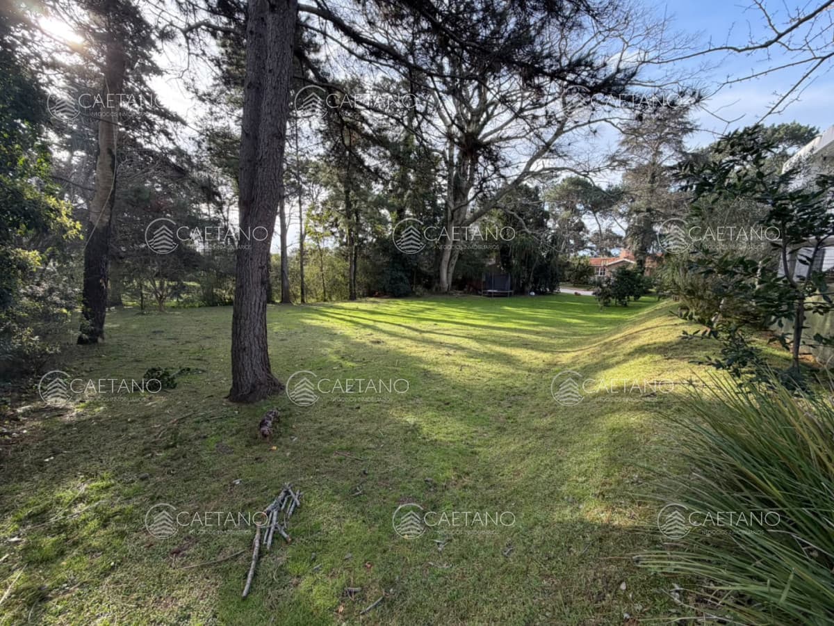 Venta terreno Jardines de Cordoba. Punta del Este.