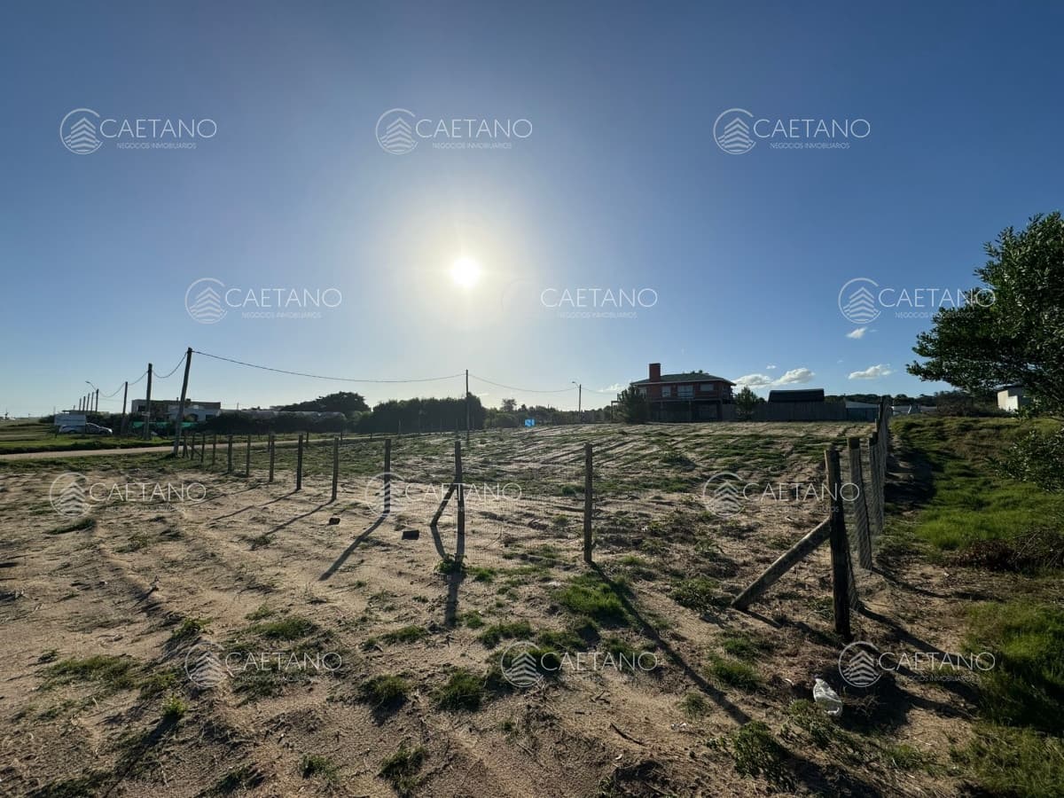 Venta terreno primera linea. Balneario Buenos Aires.