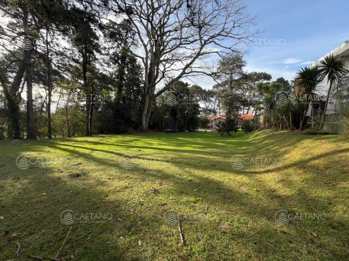 Venta terreno Jardines de Cordoba. Punta del Este.