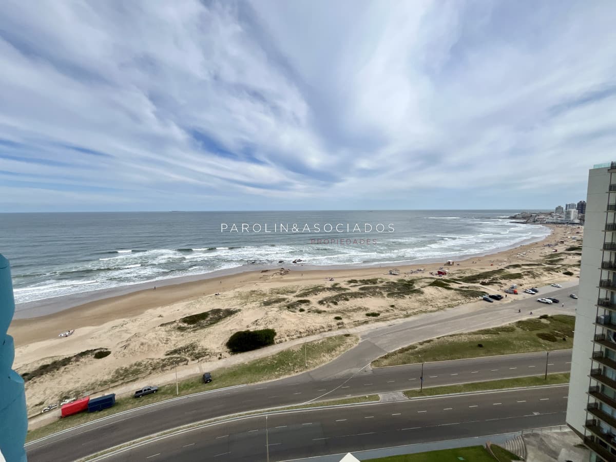 Apartamento en venta de 4 dormitorios en Punta del Este.