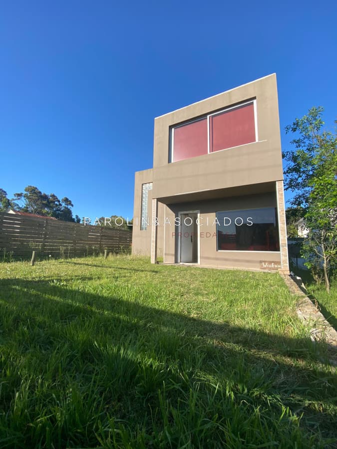 Casa estilo minimalista, a pocas cuadras del mar!