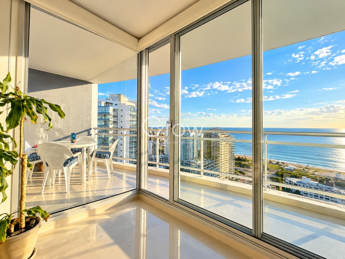 Apartamento en alquiler temporario Playa Mansa 2 dormitorios SUNRISE TOWER  -