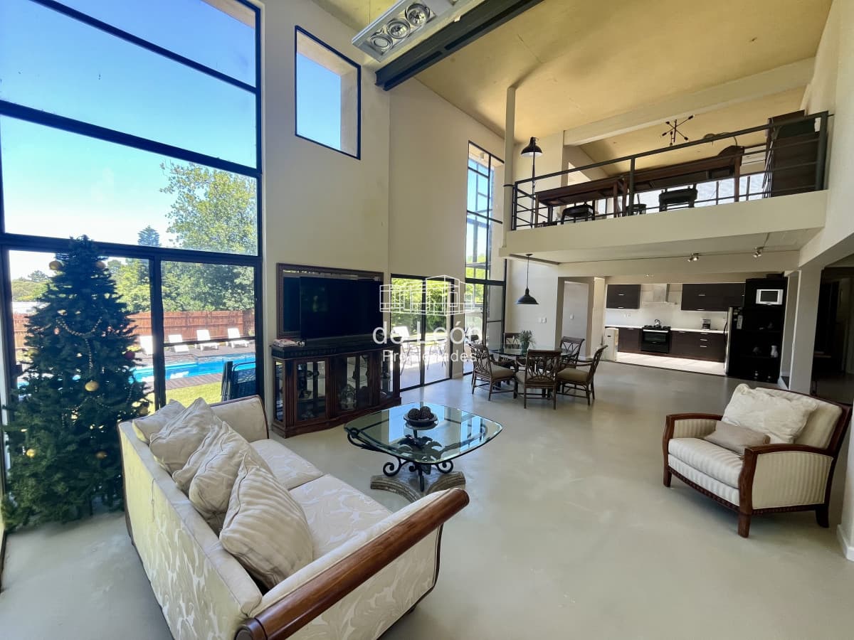 Alquiler anual casa 5 dormitorios playa brava Punta del Este