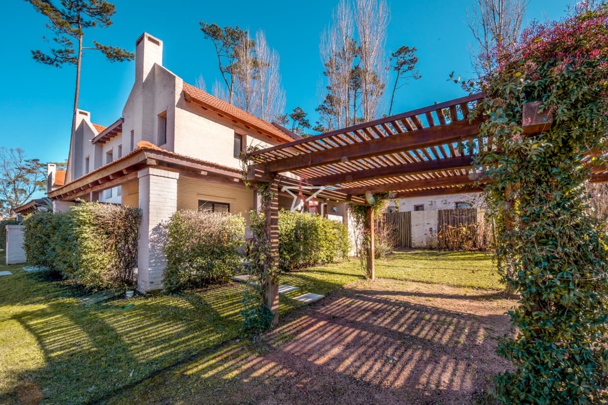 Casa, 2 dorm, Punta del Este, Parque Pinares, Alquiler - Bintang Propiedades