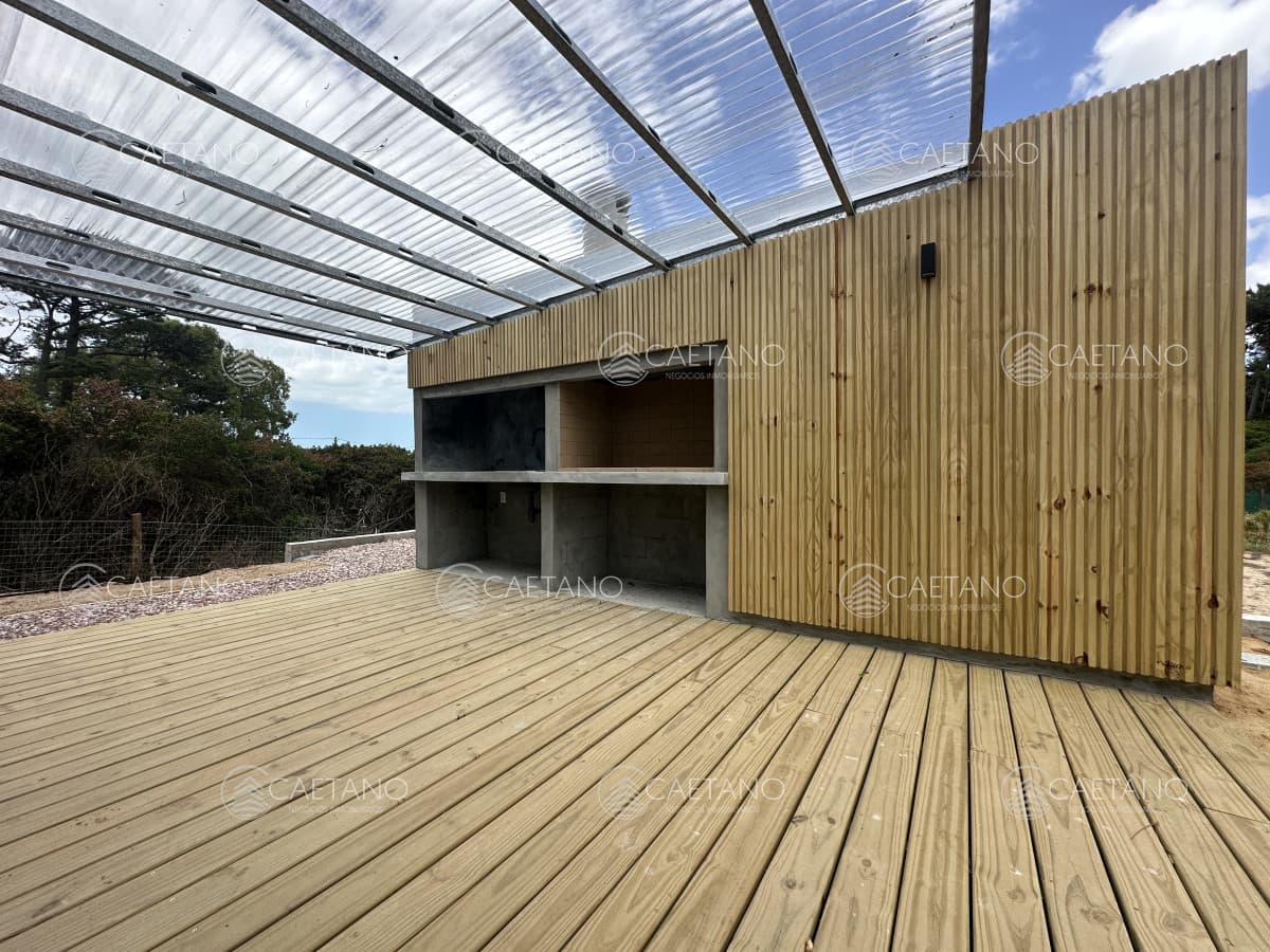 Venta casa a estrenar en barrio Club del lago Punta Ballena