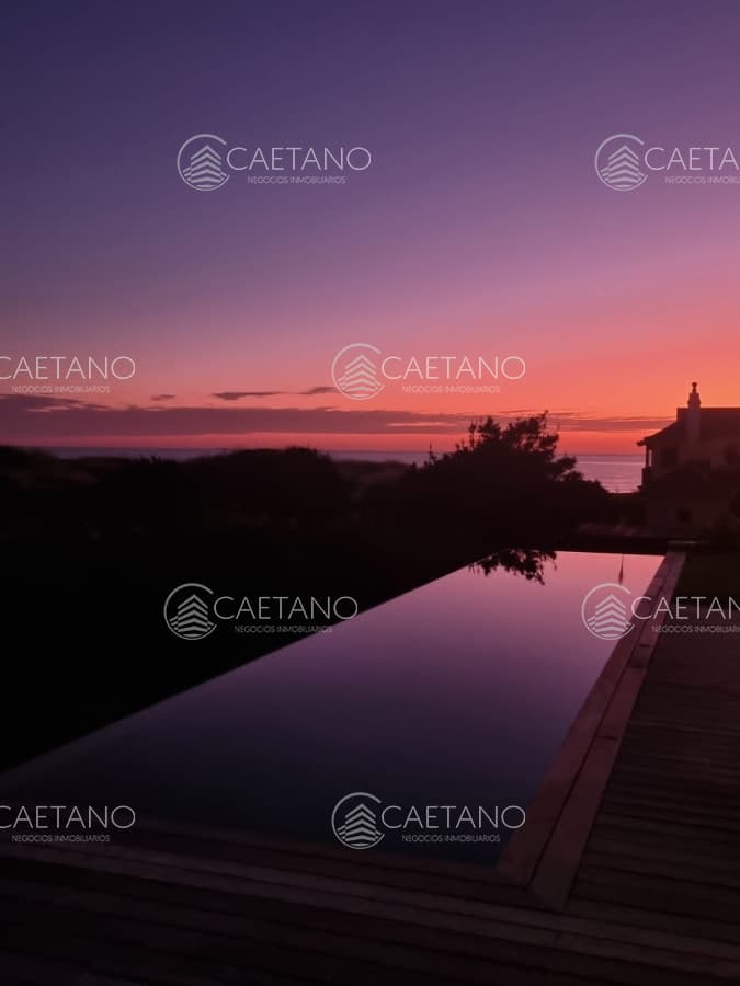 Excelente casa moderna en Tio tom, pegada al mar
