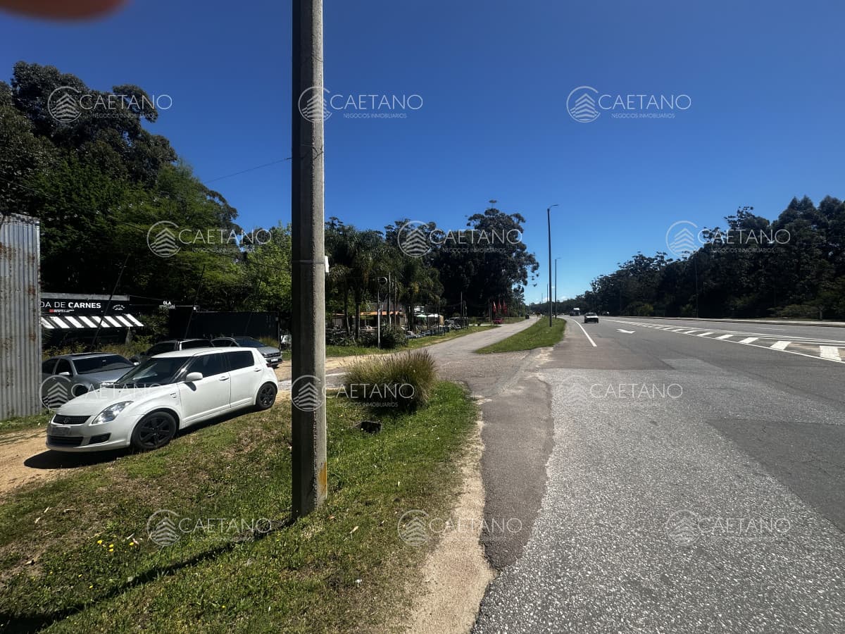 Venta terreno comercial en Solanas