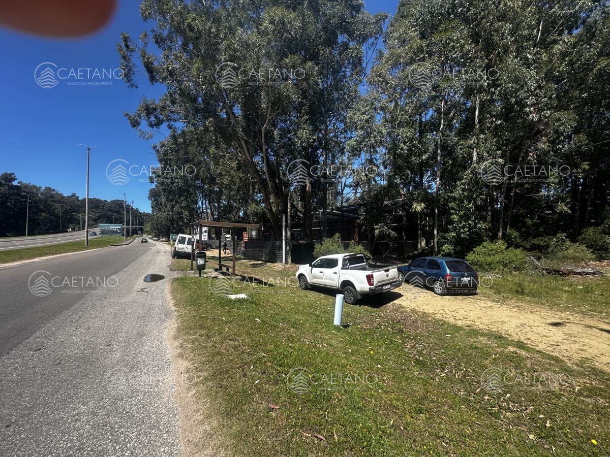 Venta terreno comercial en Solanas
