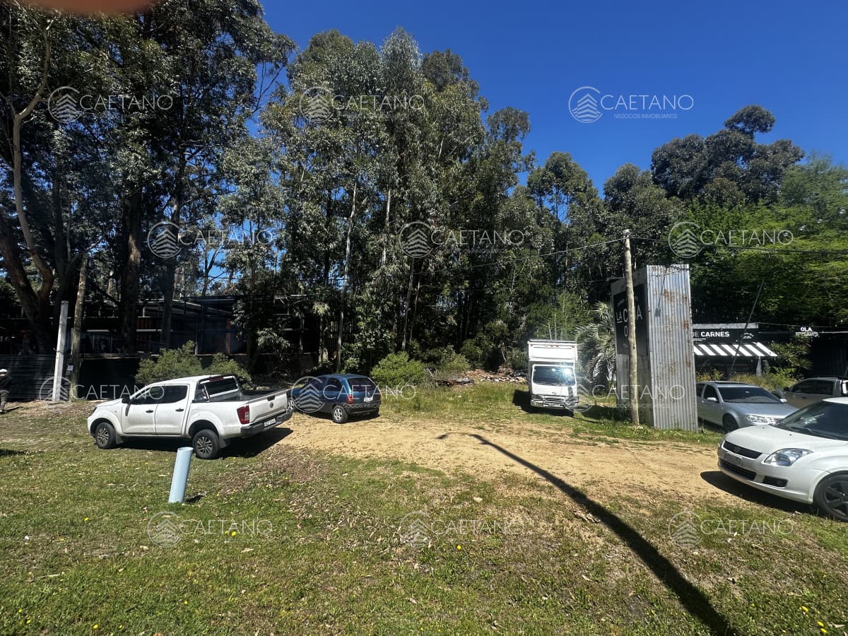Venta terreno comercial en Solanas