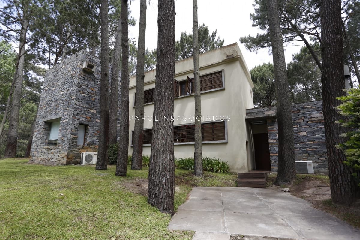 Casa en venta dentro del complejo Solanas.