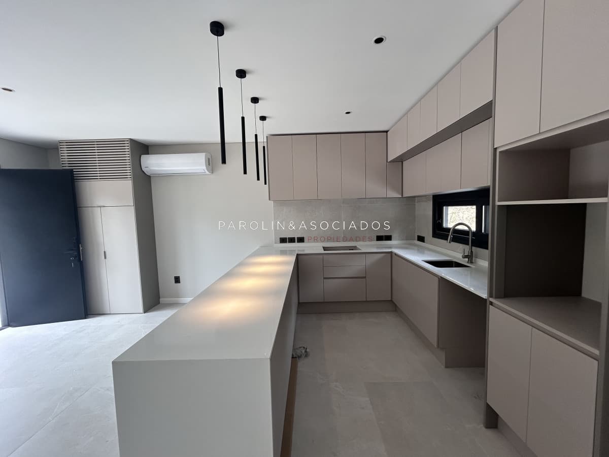 Venta casa en Club del lago Punta Ballena