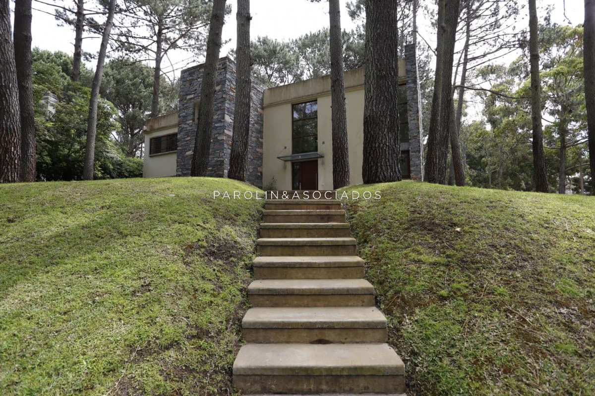 Casa en venta dentro del complejo Solanas.