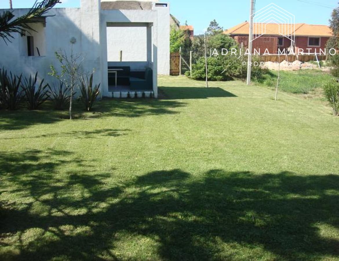 Casa en Tio Tom, muy linda, con 3 Dormitorio