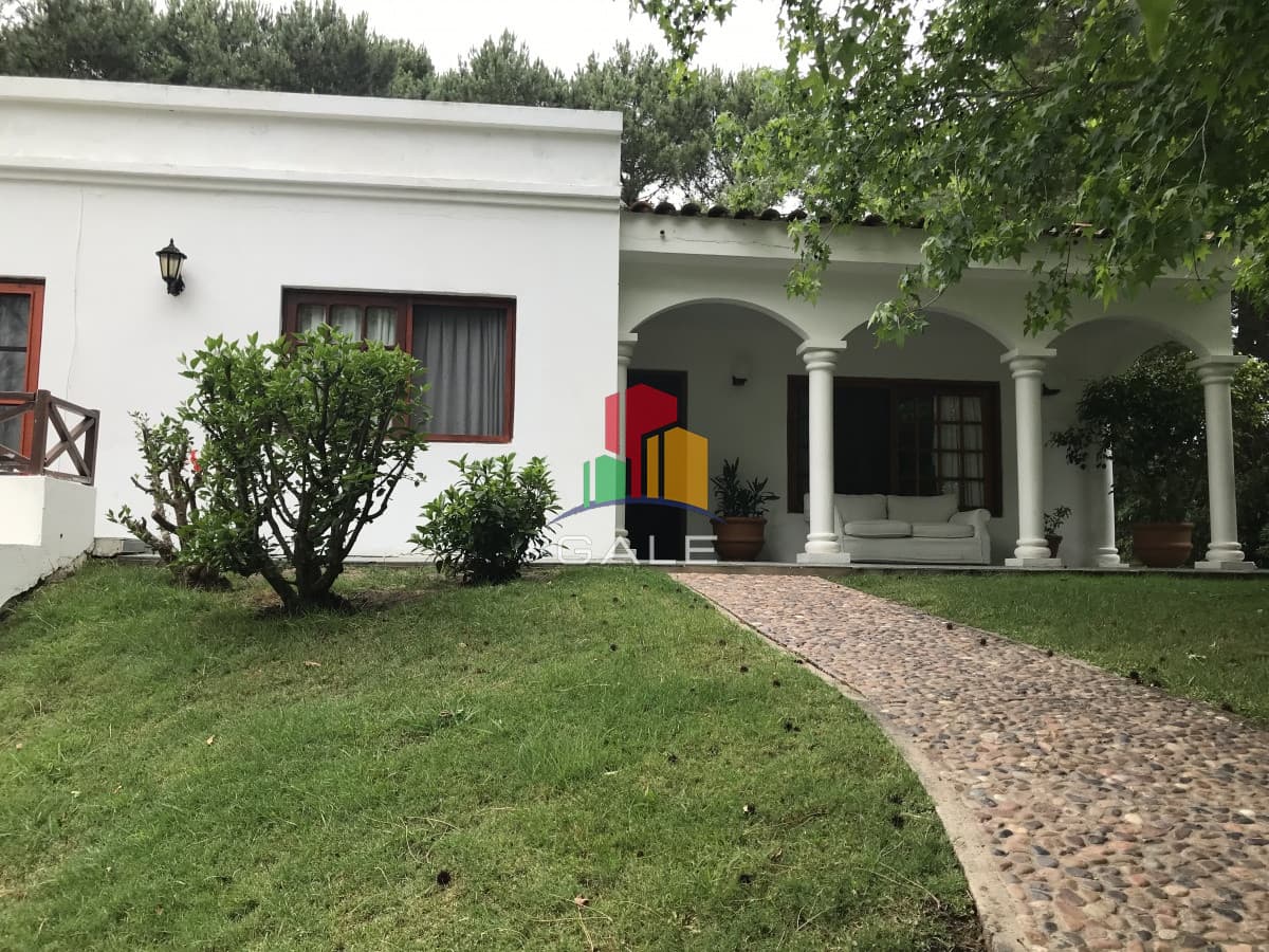 GRADABLE  CASA EN ZONA MUY TRANQUILA Y ARBOLADA  -