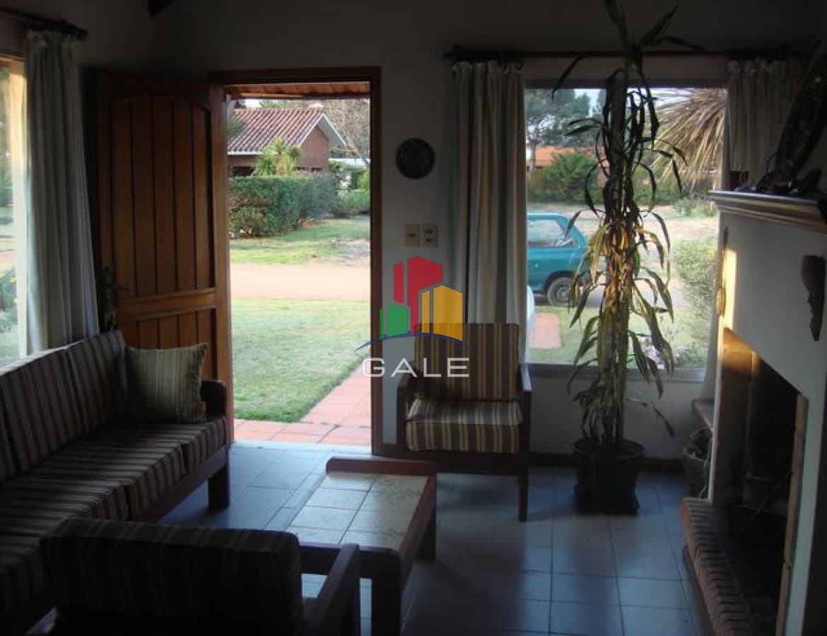 CASA EN TIO TOM A 1 CUADRA Y MEDIA DE LA PLAYA  -