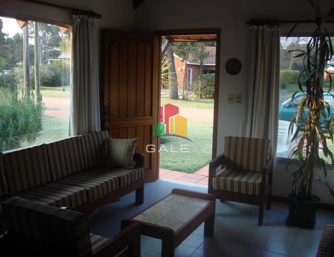 CASA EN TIO TOM A 1 CUADRA Y MEDIA DE LA PLAYA  -