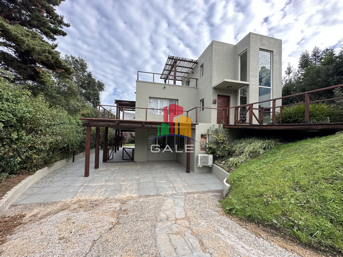 Venta casa con vista al mar. Punta Ballena   -