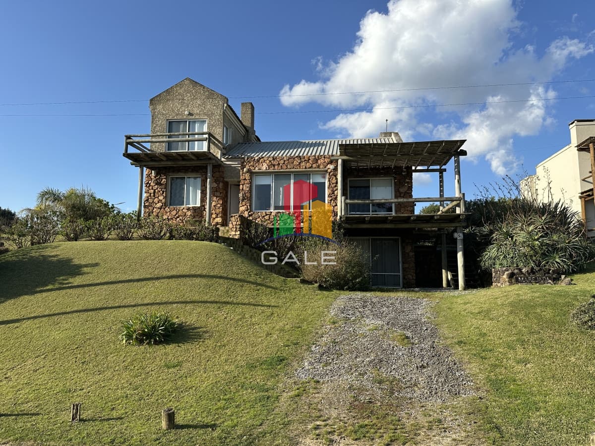 Linda casa en venta zona Tio Tom Punta ballena, vista al mar  -
