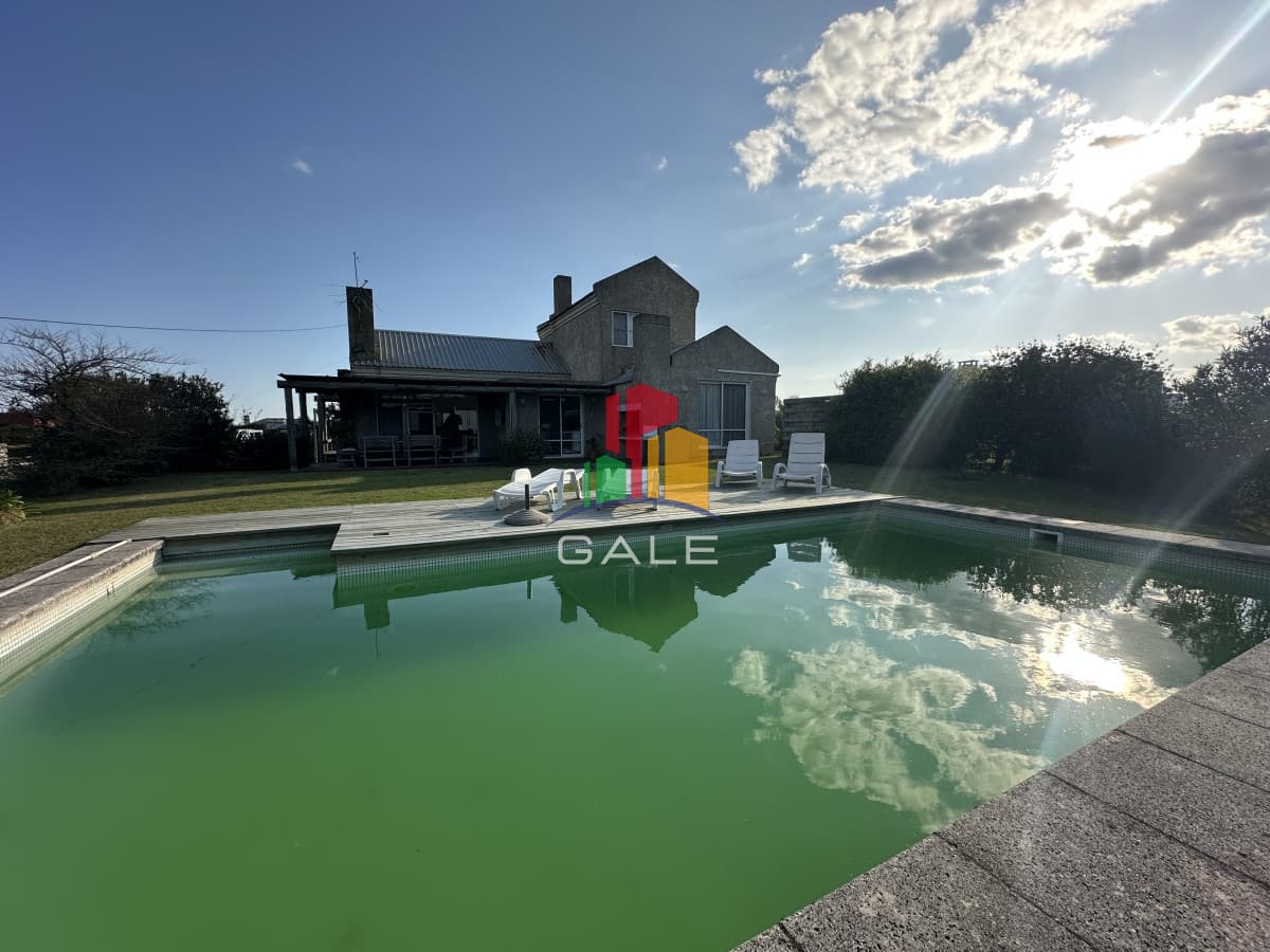 Linda casa en venta zona Tio Tom Punta ballena, vista al mar  -
