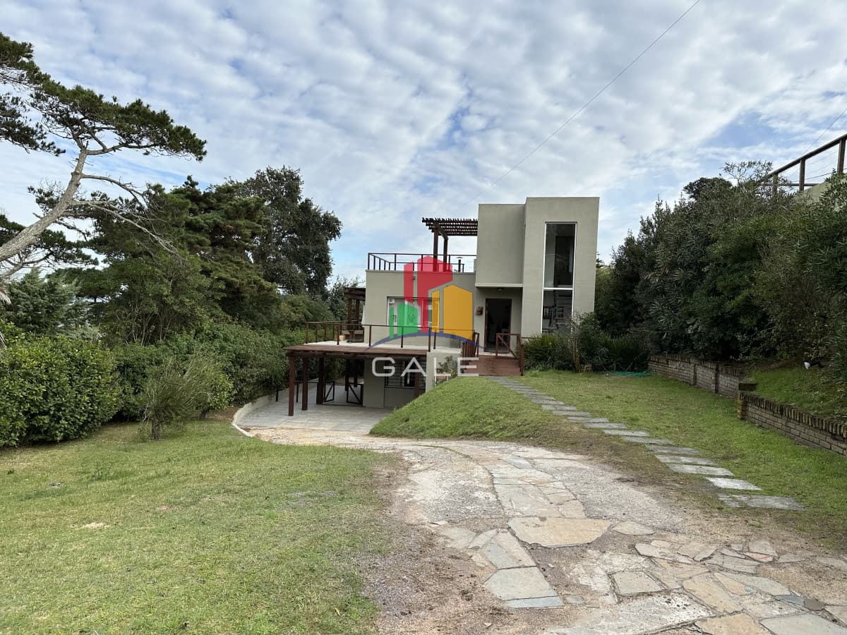 Venta casa con vista al mar. Punta Ballena   -