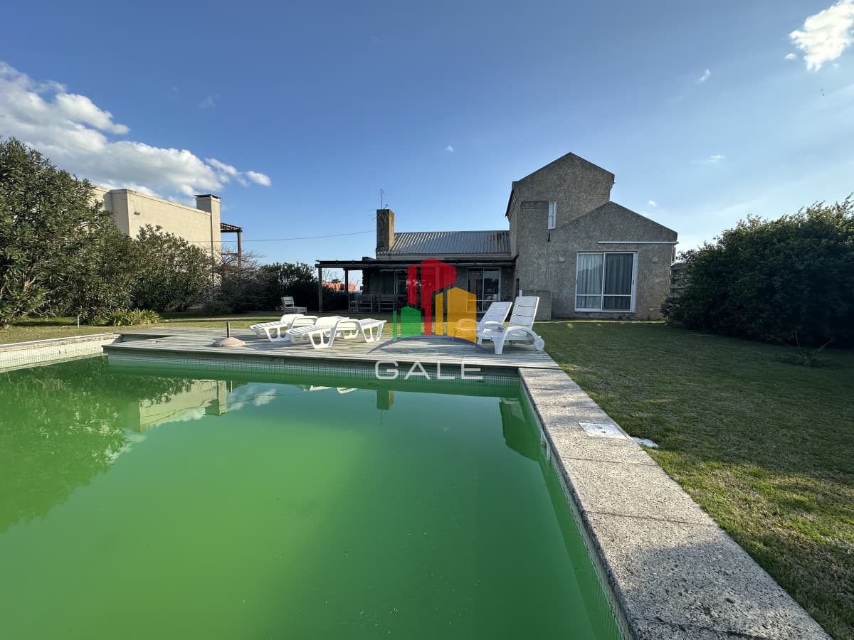 Linda casa en venta zona Tio Tom Punta ballena, vista al mar  -