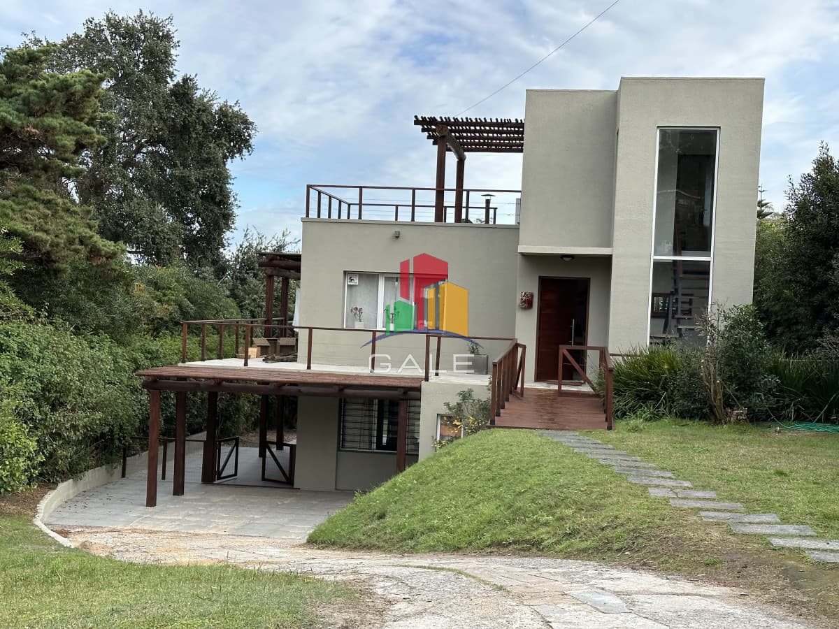 Venta casa con vista al mar. Punta Ballena   -
