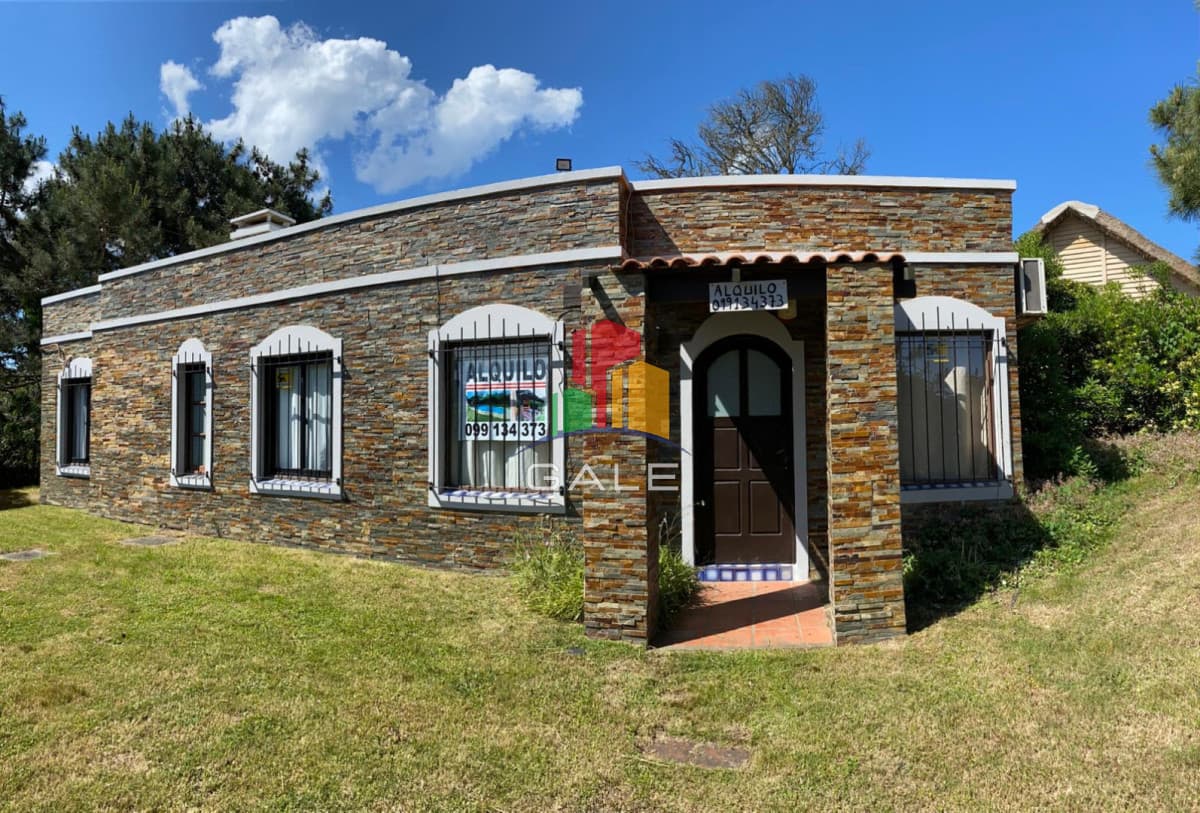 Gale Propiedades & Escribanía Casa ID.3933 - En Tio Tom bonita casa con 3 dormitorios