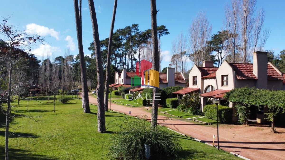 Gale Propiedades & Escribanía Terreno ID.4415 - Venta de lotes en barrio privado Punta del Este zona Pinares