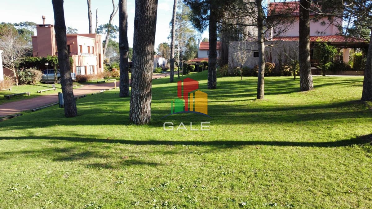 Gale Propiedades & Escribanía Terreno ID.4415 - Venta de lotes en barrio privado Punta del Este zona Pinares
