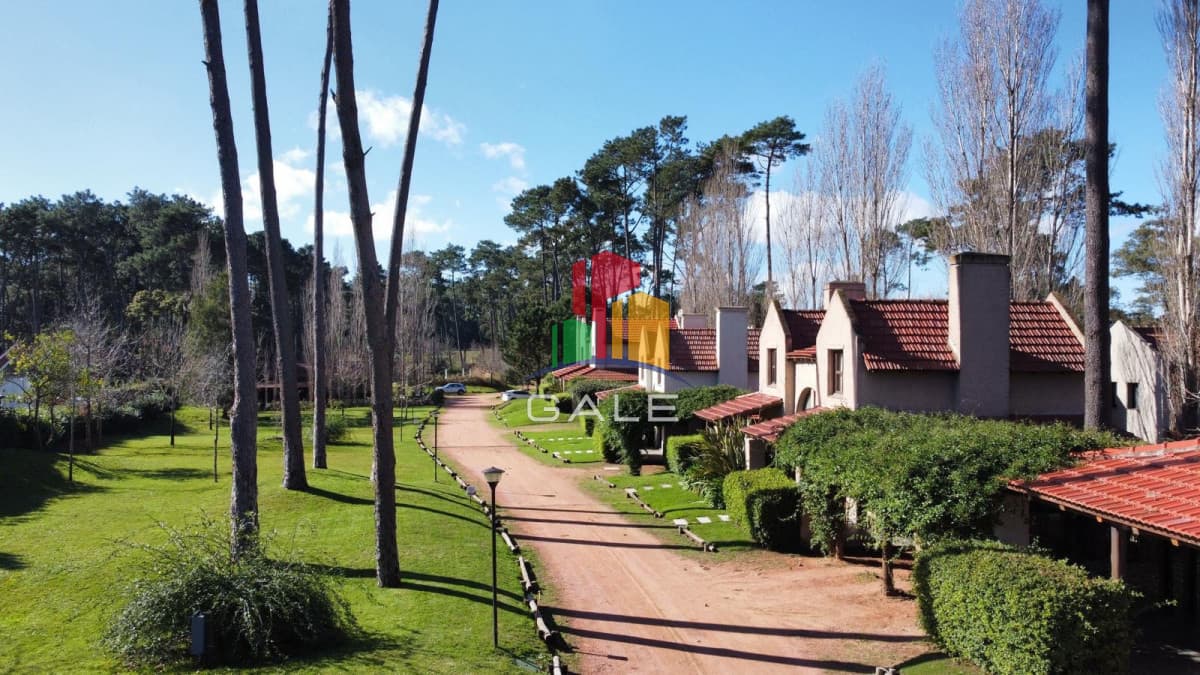 Gale Propiedades & Escribanía Terreno ID.4415 - Venta de lotes en barrio privado Punta del Este zona Pinares