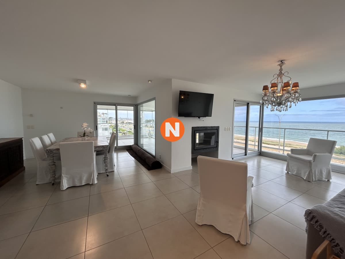 Amplio Apartamento en Pinares, a Pasos del Mar