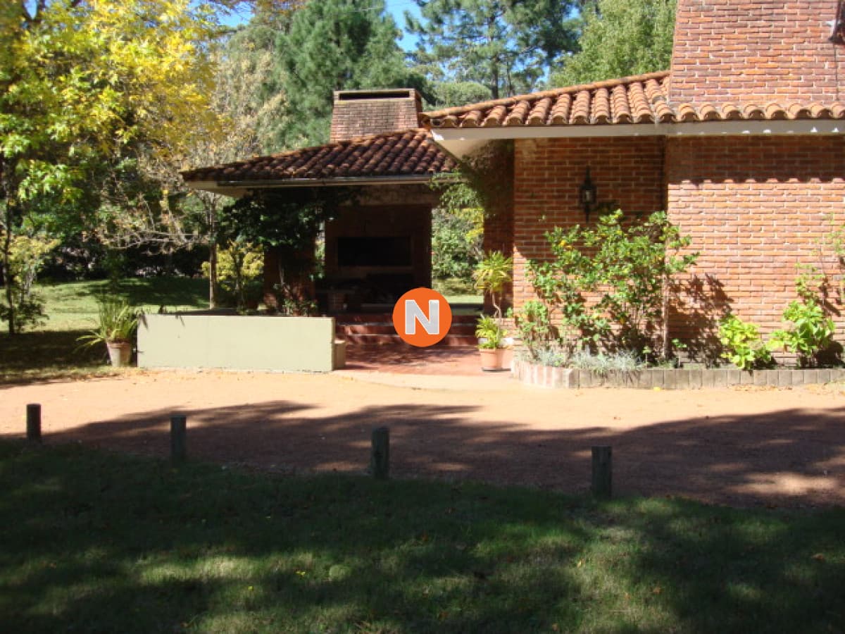 Casa en Punta Ballena a pasos del mar