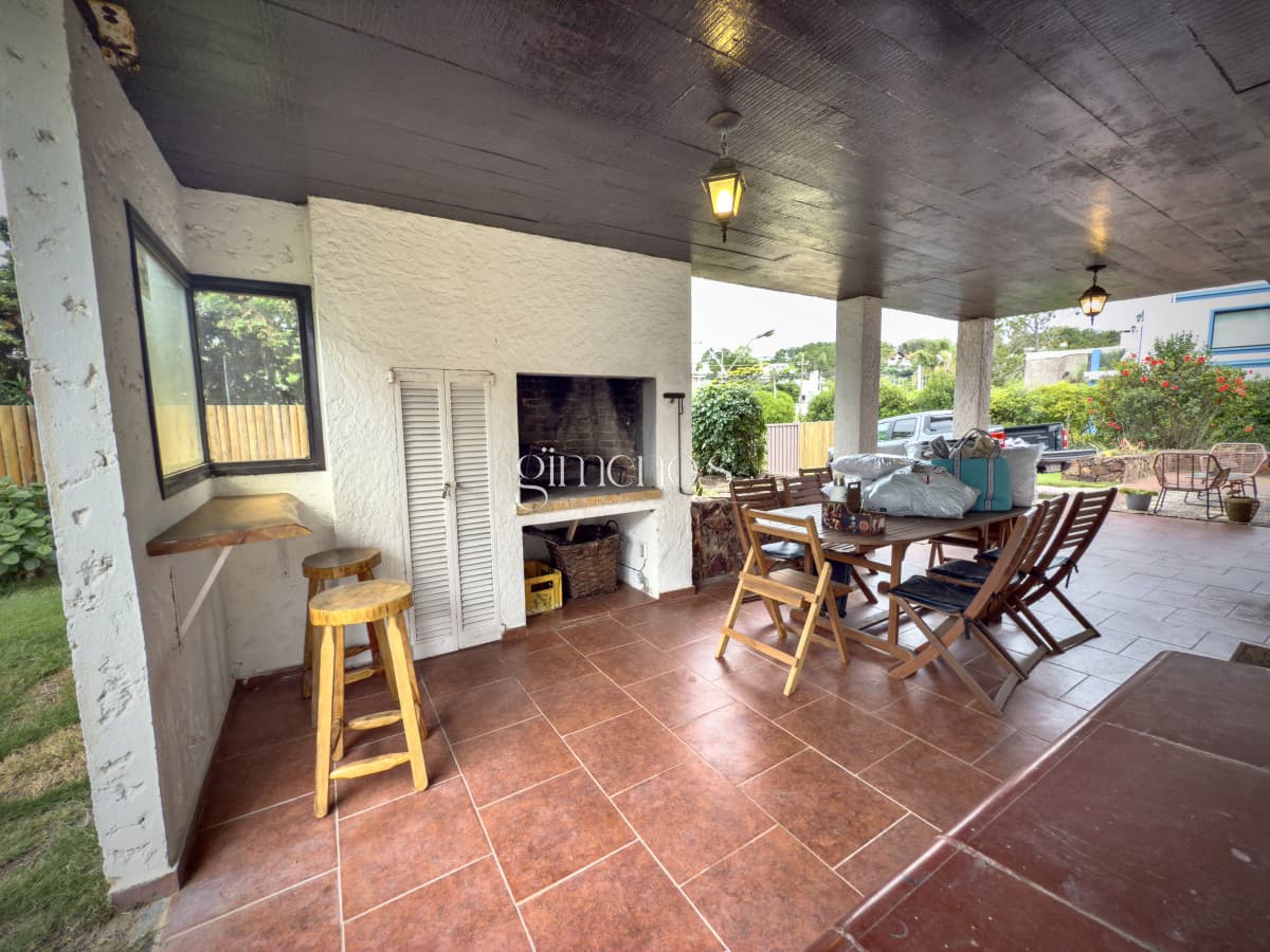Casa en La Rinconada Punta Ballena a metros del mar  -