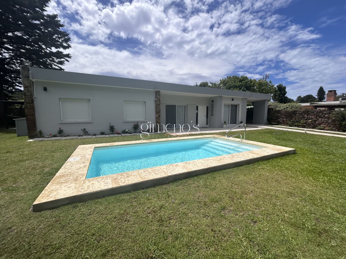 Casa en Venta de 3 Dormitorios - Punta Ballena - Solanas - Punta del Este
