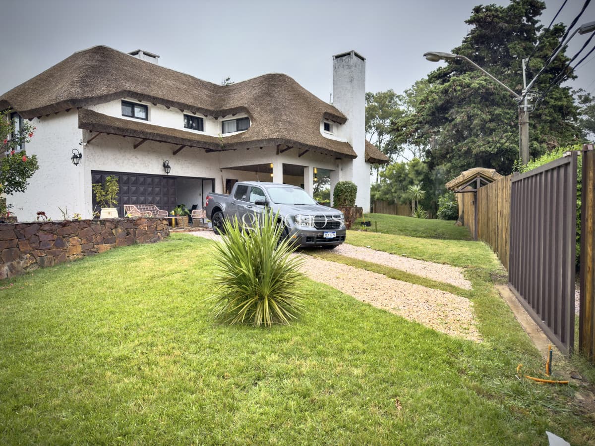 Casa en La Rinconada Punta Ballena a metros del mar  -