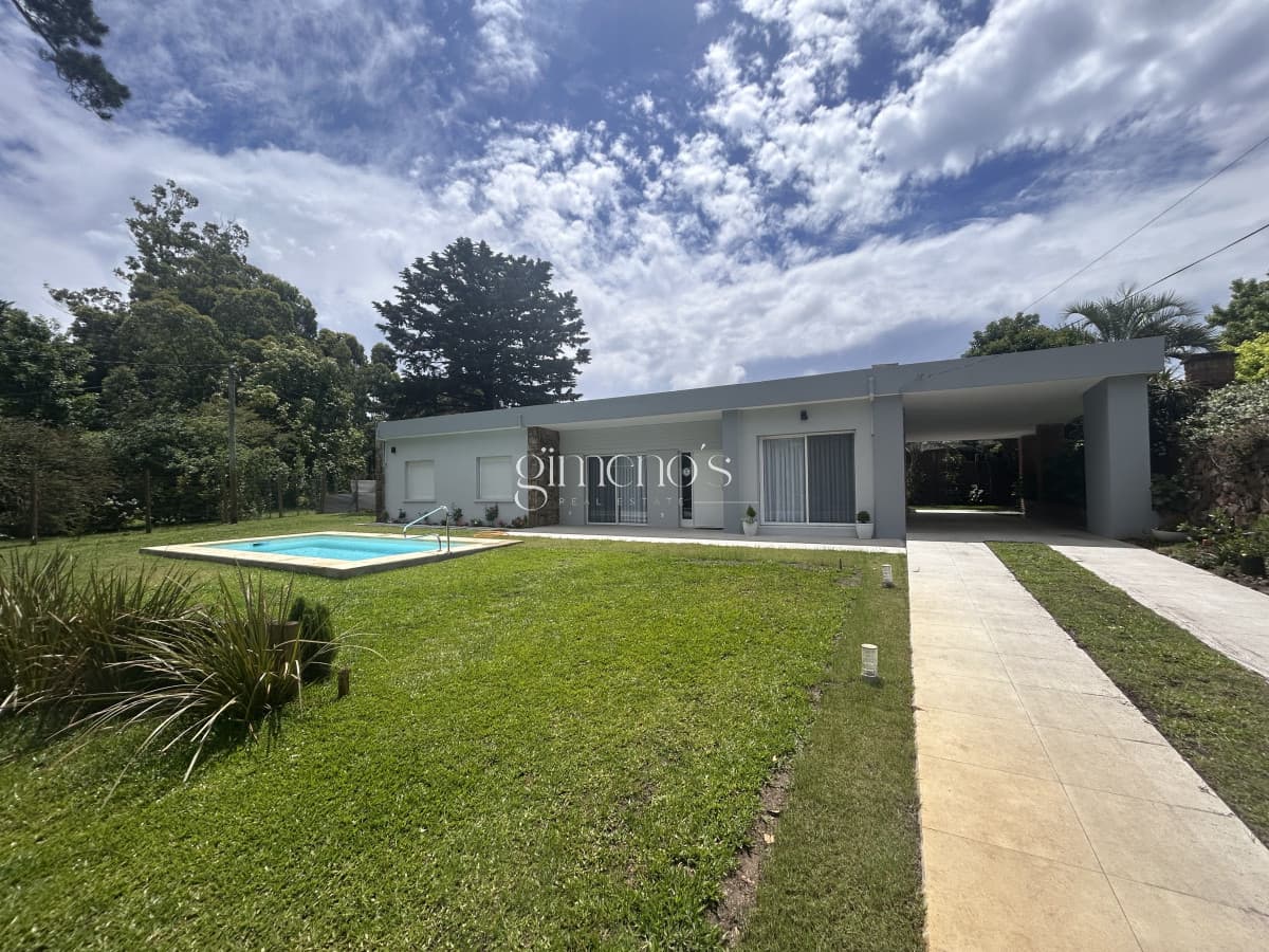 Casa en Venta de 3 Dormitorios - Punta Ballena - Solanas - Punta del Este