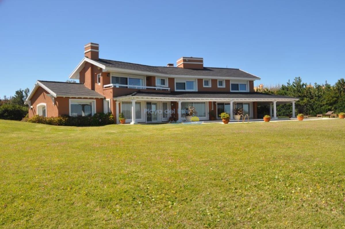 Hermosa casa en primra linea del mar, playa solanasCasa en Solanas - Punta Ballena - Inmobiliaria Playa del Este