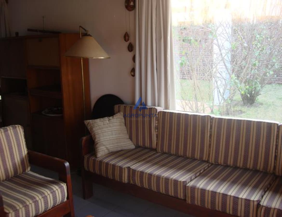 CASA EN TIO TOM A 1 CUADRA Y MEDIA DE LA PLAYA  -