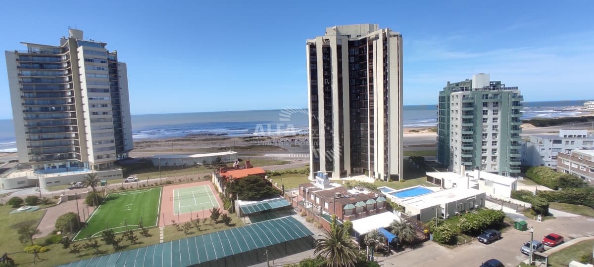 Apartamento en alquiler en Punta del Este, con vista al mar!