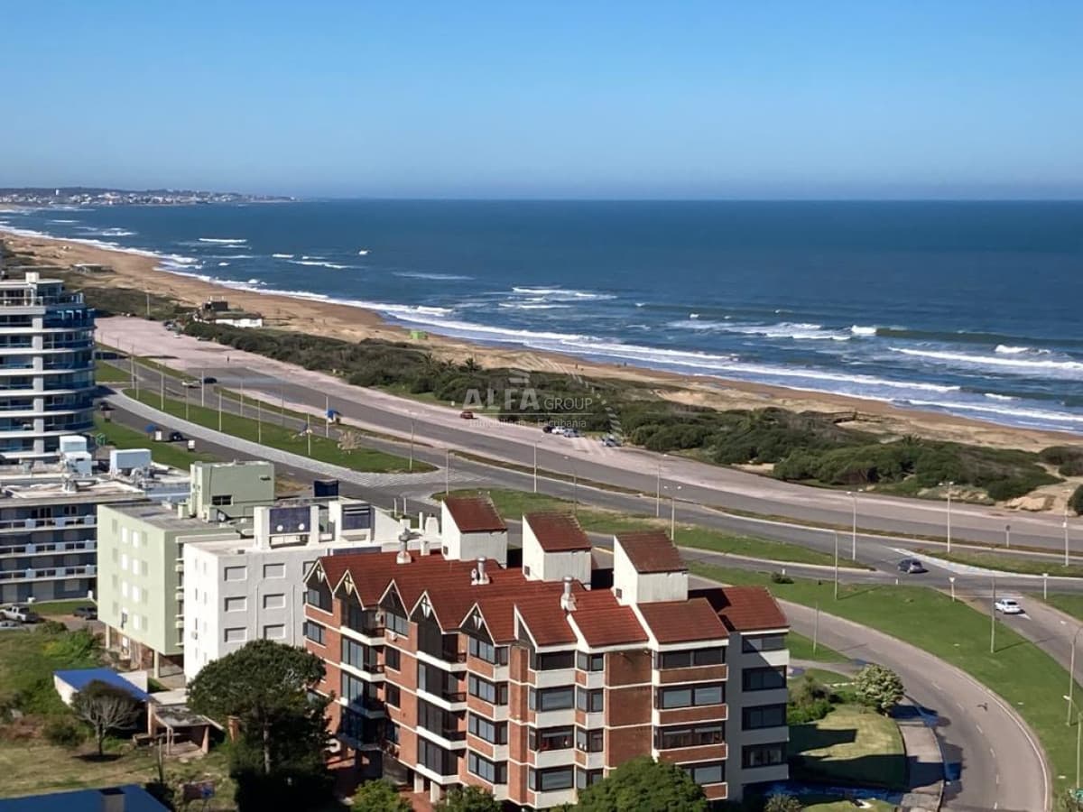 Apartamento en alquiler, con parrillero propio en Punta del Este