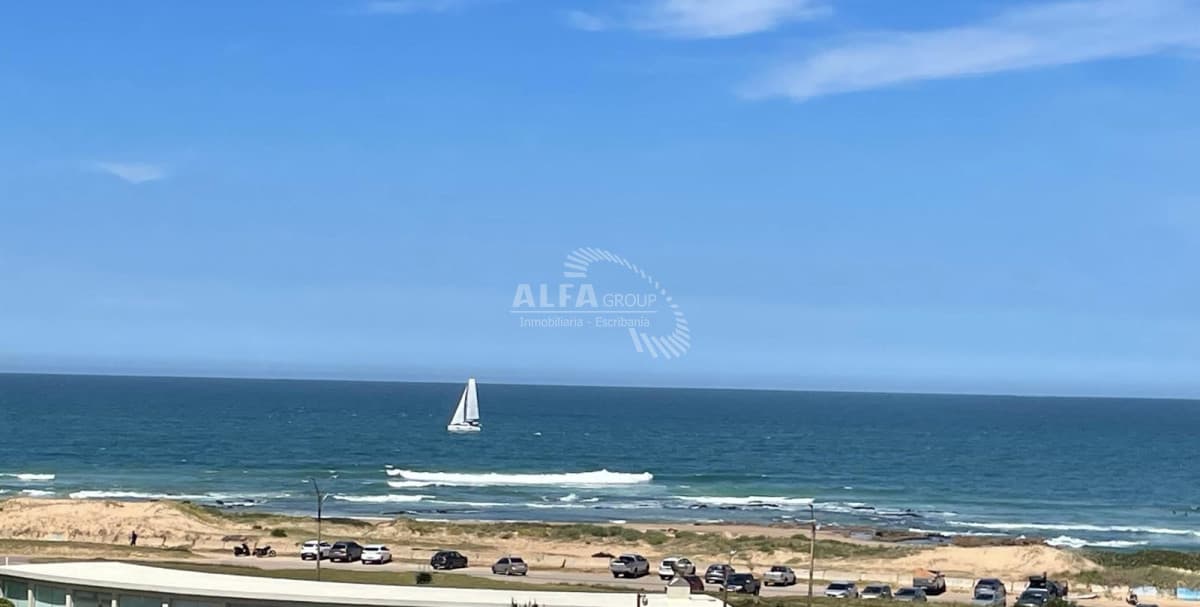 oportunidad en playa brava !!! apartamento con parrillero propio