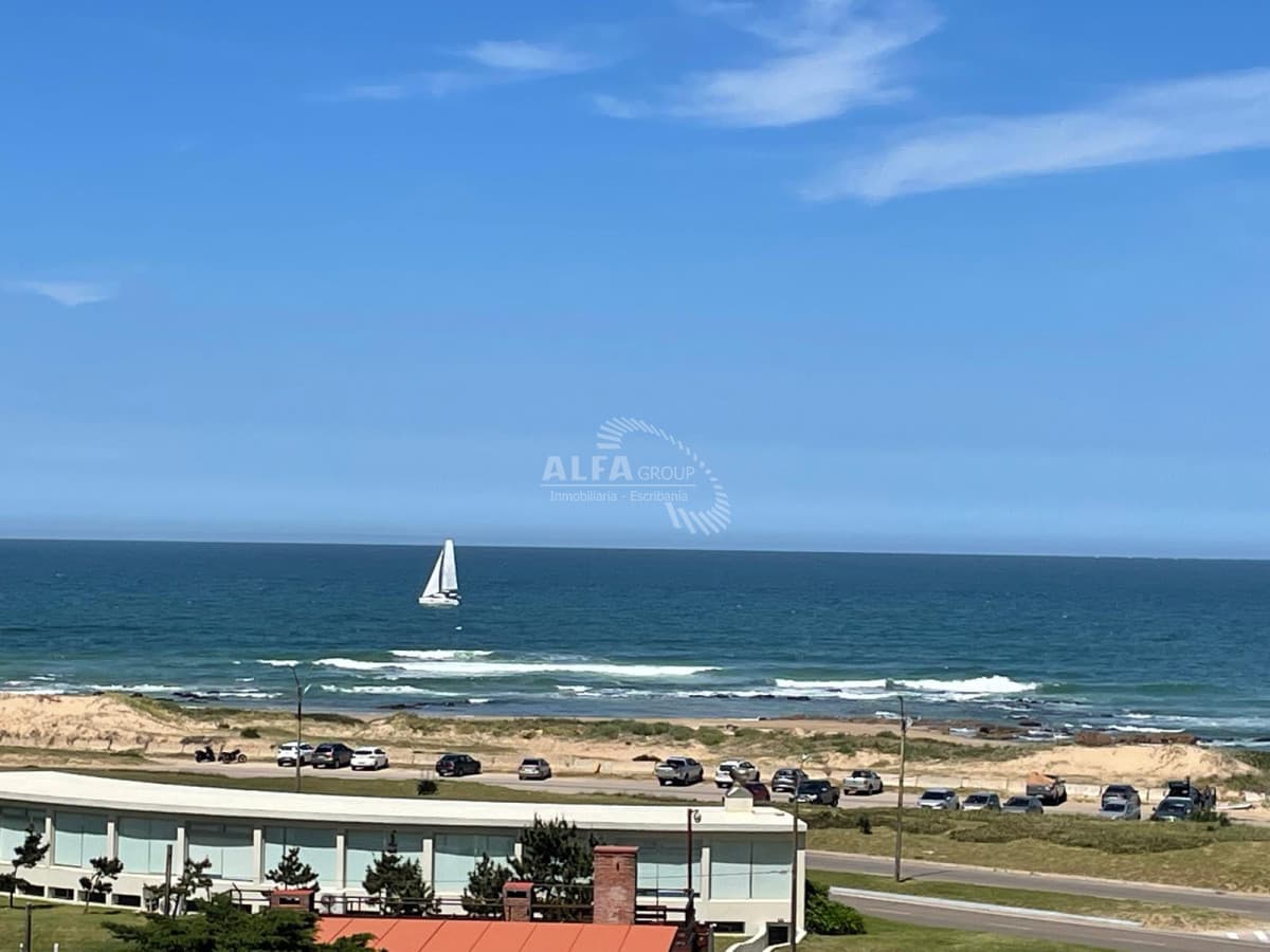 oportunidad en playa brava !!! apartamento con parrillero propio