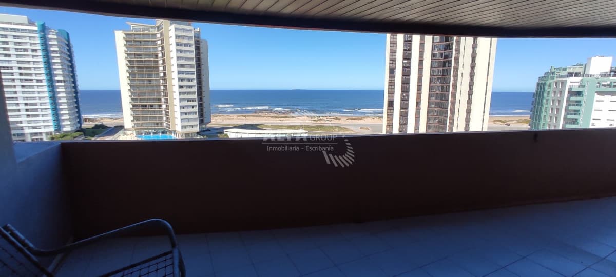 Apartamento en alquiler en Punta del Este, con vista al mar!