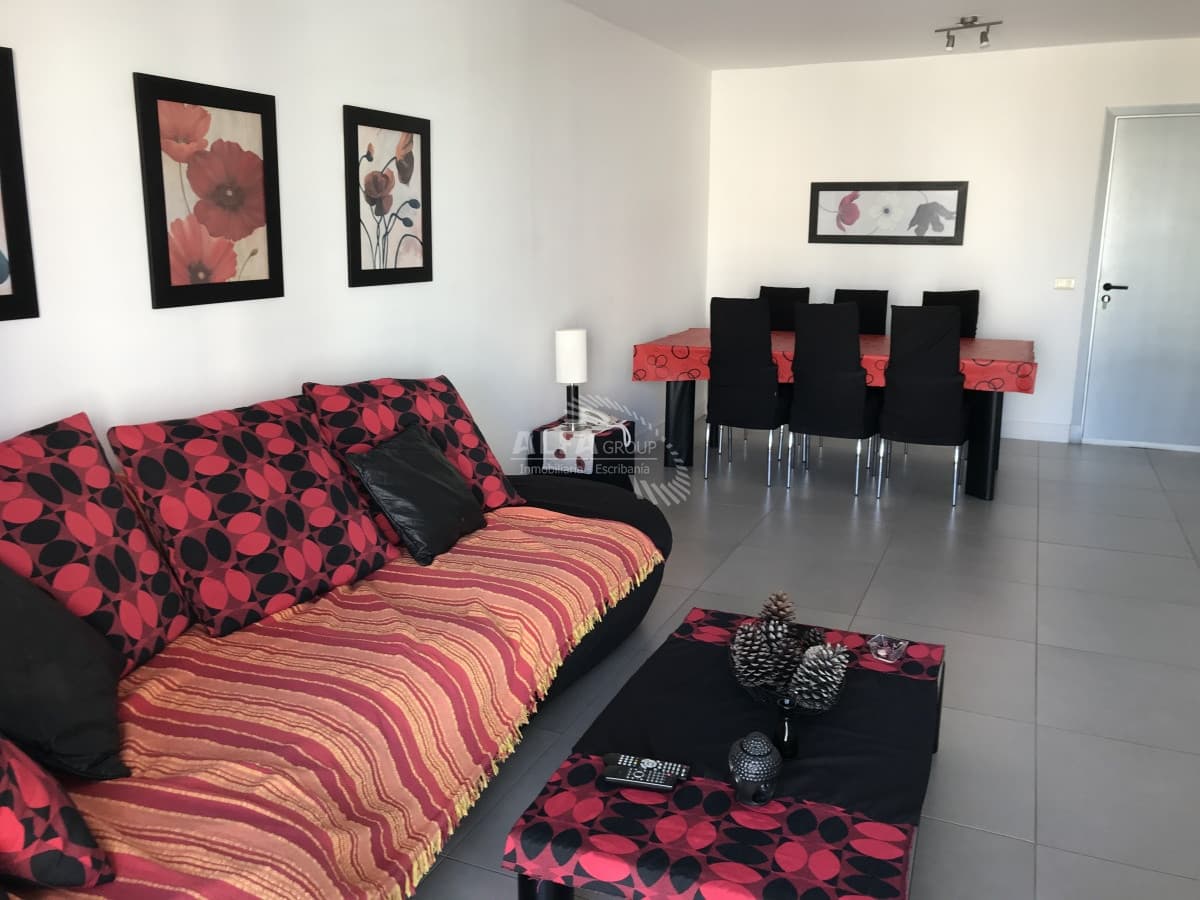 Apartamento en alquiler con vista al mar en Punta del Este.
