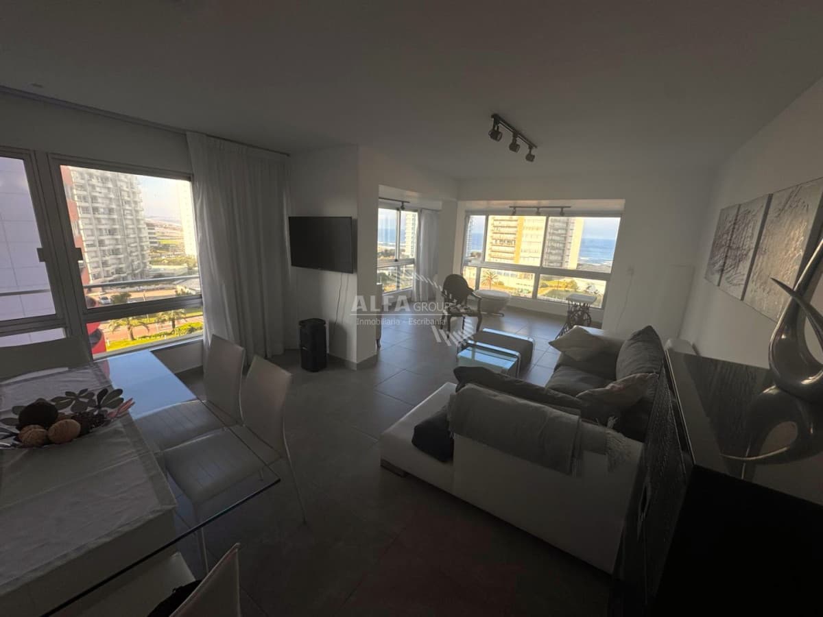 Apartamento en alquiler de 3 dormitorios en Punta del Este, con parrilla