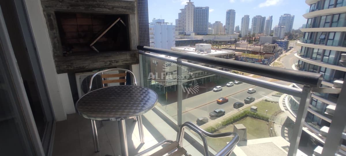 Apartamento en alquiler , Punta del Este, 2 dormitorios con parrilla propia